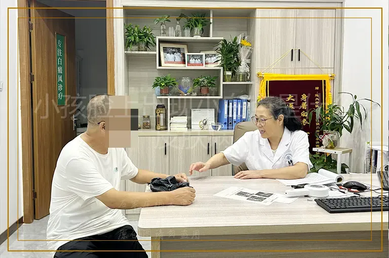 小孩脸上出现小白点是什么皮肤病